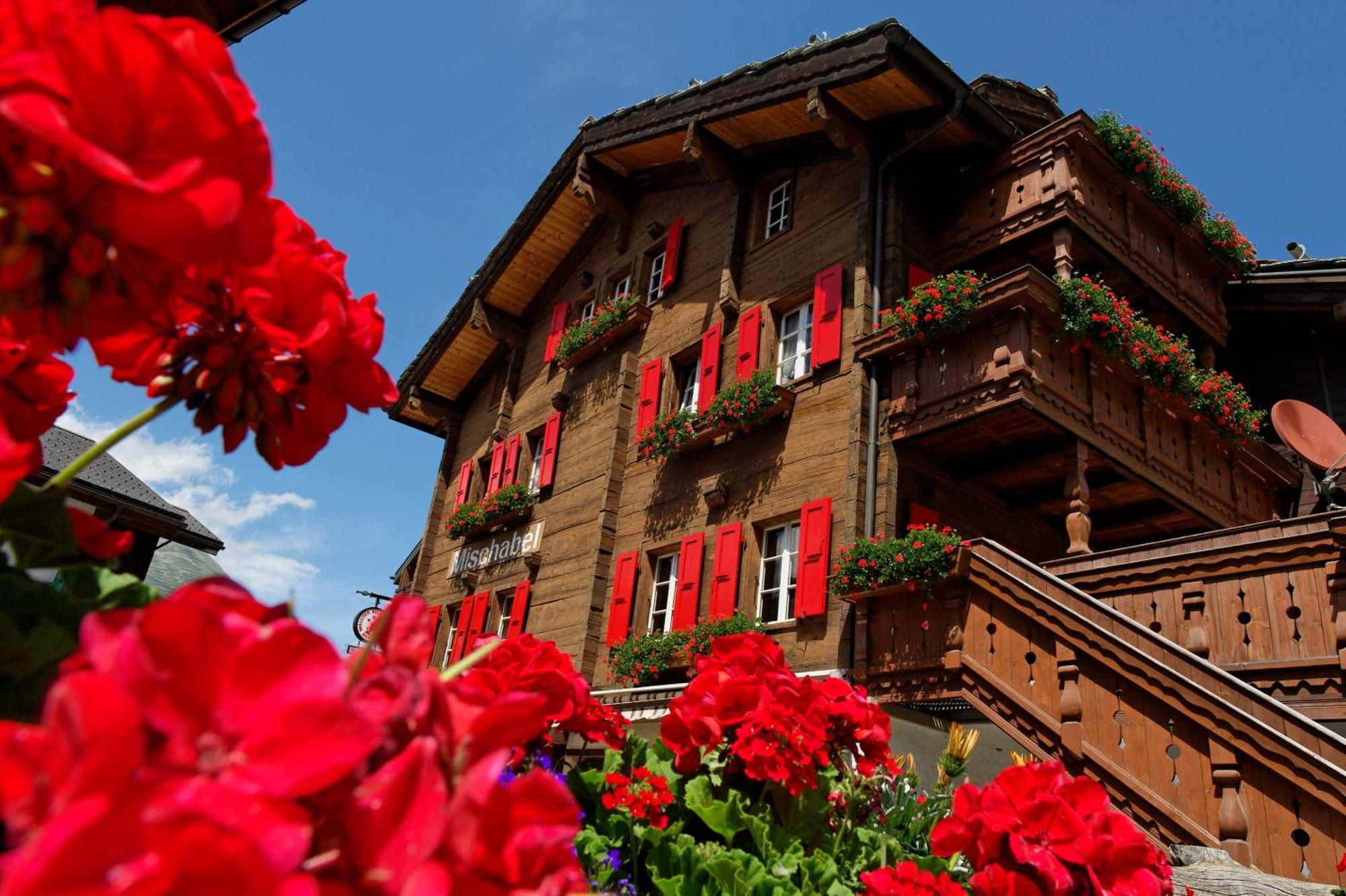 Hotel Walliserkanne Grachen Exterior photo